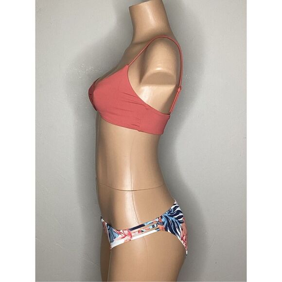 New. Roxy floral bikini set. Medium. Retails $89 - Picture 5 of 7